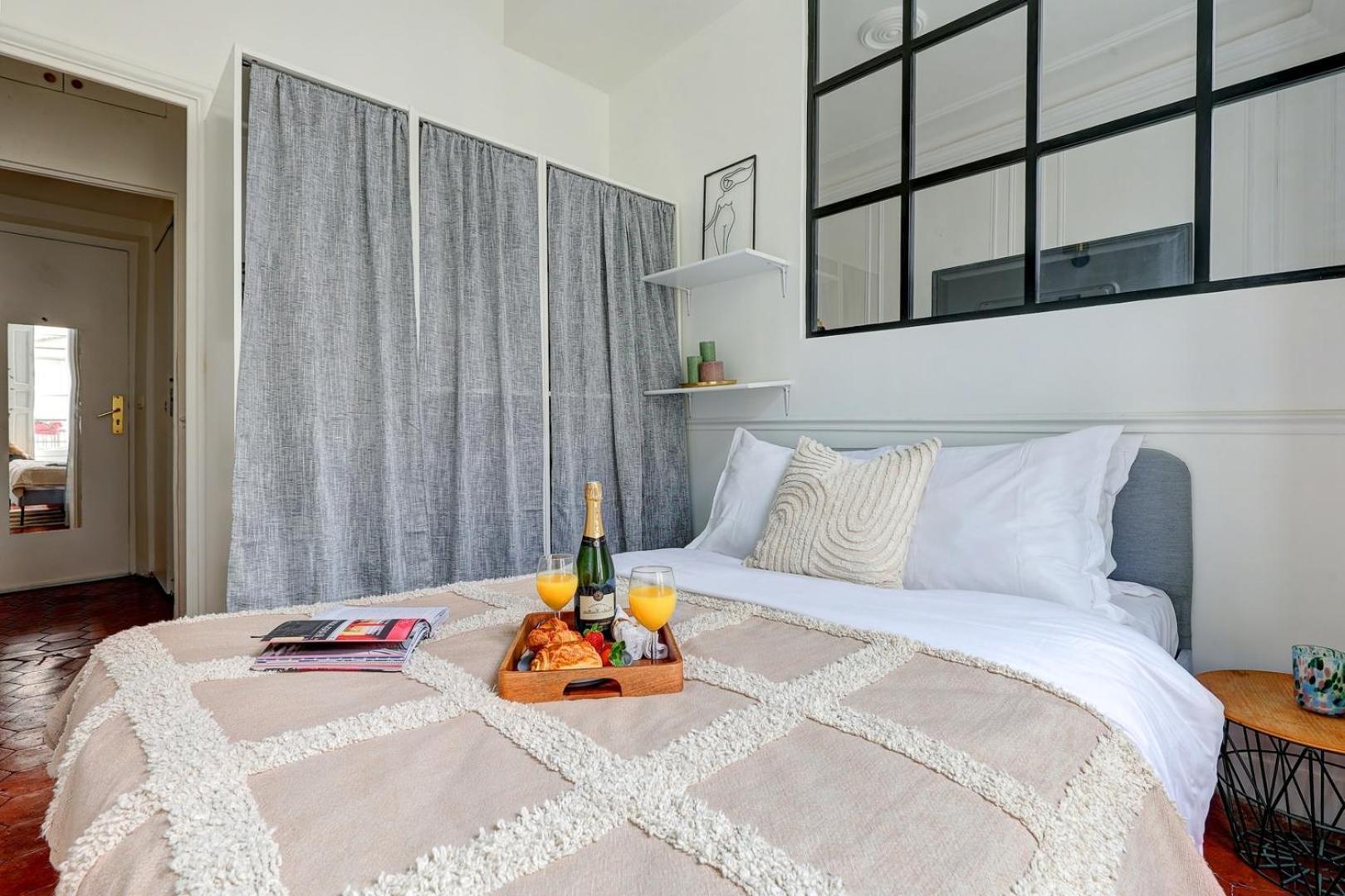 Bnbnook - Parisian Charm: 1br In Le Marais Appartement *