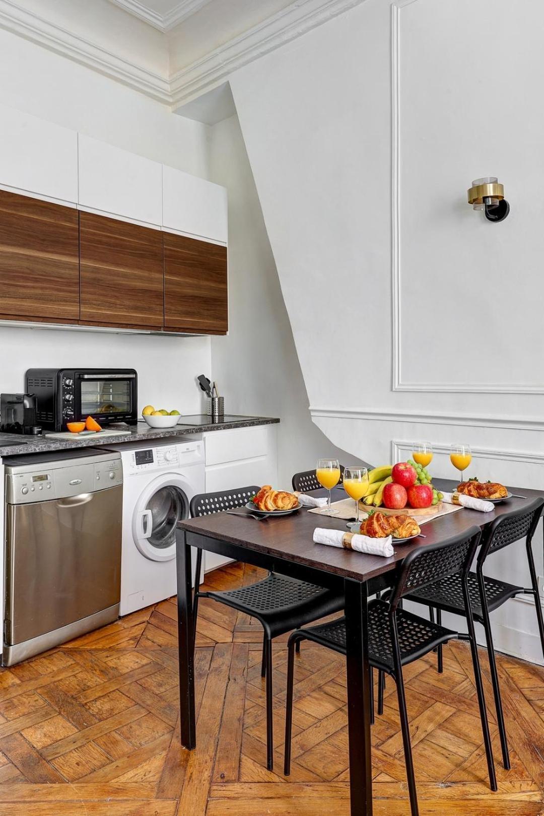 Bnbnook - Parisian Charm: 1br In Le Marais Appartement Parijs